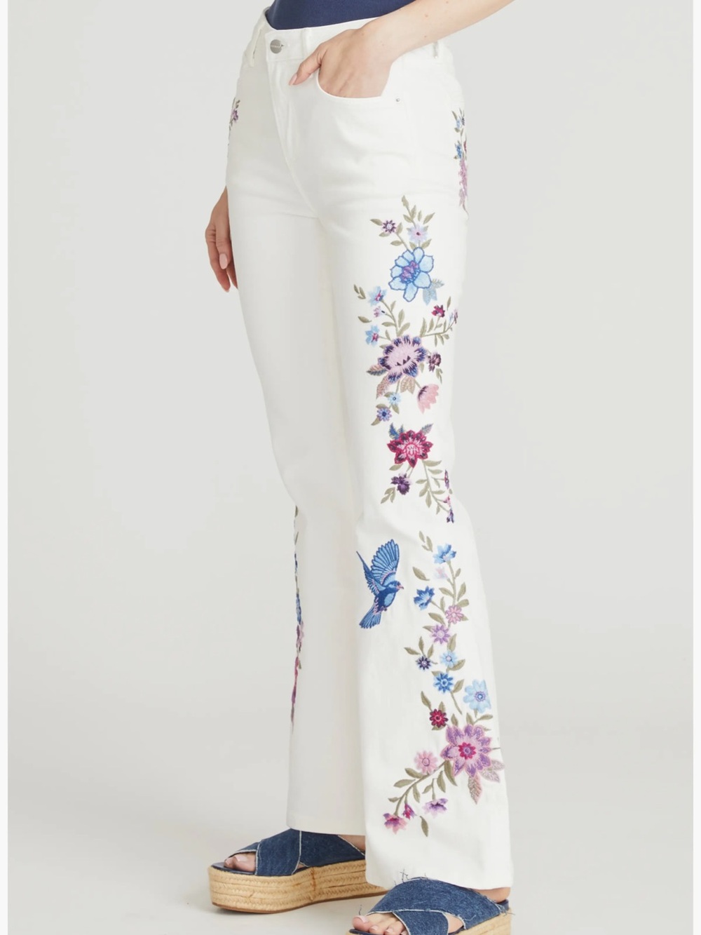 Driftwood Farrah Embroidered Flare Leg Jeans Sz 26 NWT - - Picture 15 of 16